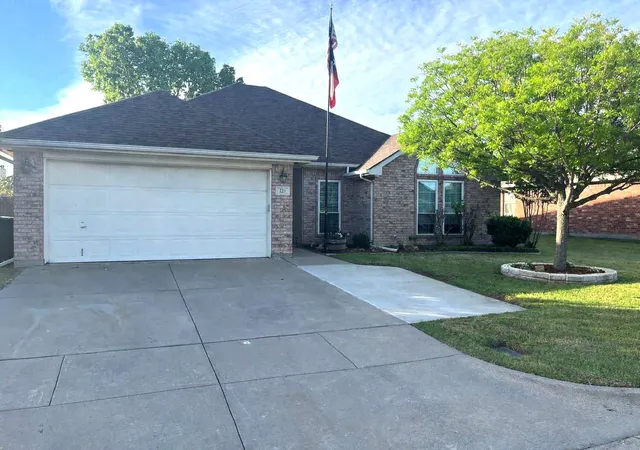 Photo 3 of Single family home for sale at 221 Rose Ave, Cleburne, TX 76033 | MLS# 21176531 | Listing updated on 2026-09-24