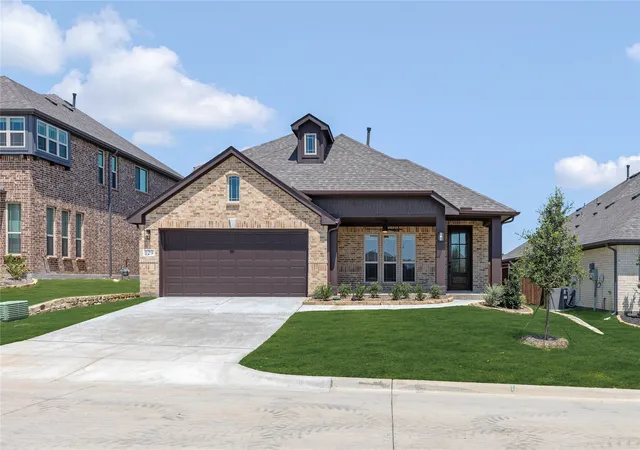 Photo 1 of Sale Pending at 129 Silverleaf Dr, Mesquite, TX 75181 | MLS# 21179459 | Listing updated on 2026-09-09