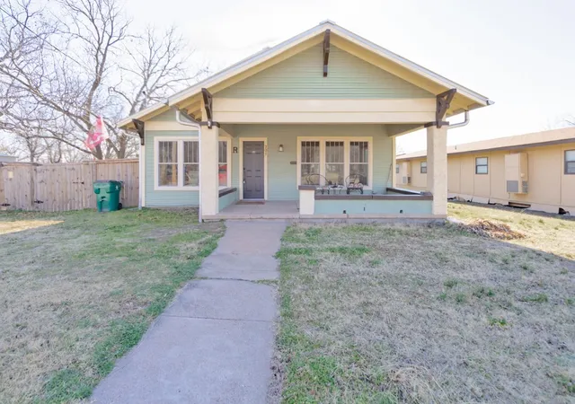 Photo 1 of Single family home for sale at 701 N Mason St, Bowie, TX 76230 | MLS# 21178418 | Listing updated on 2026-07-31