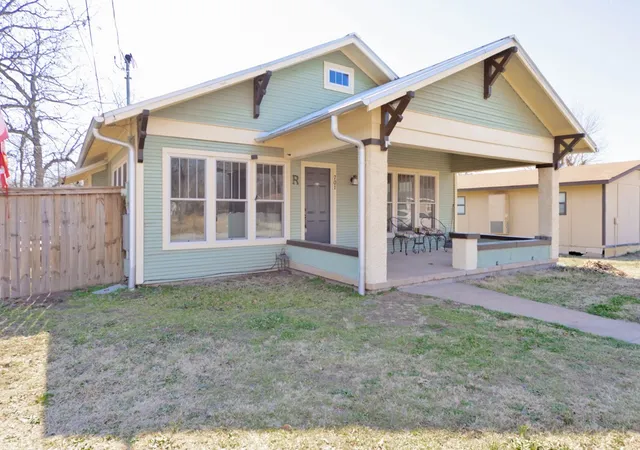 Photo 2 of Single family home for sale at 701 N Mason St, Bowie, TX 76230 | MLS# 21178418 | Listing updated on 2026-07-31
