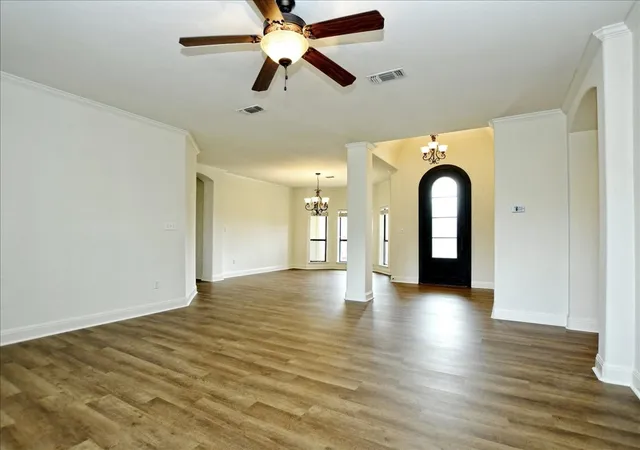 Photo 3 of Single family home for sale at 505 Vista View Trl, Spicewood, TX 78669 | MLS# 21179110 | Listing updated on 2026-07-31