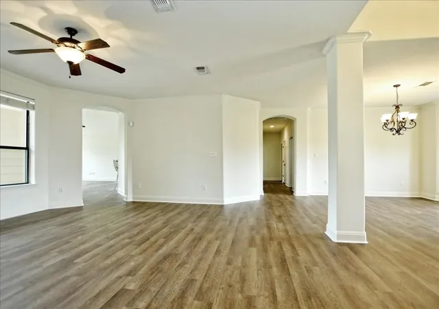 Photo 4 of Single family home for sale at 505 Vista View Trl, Spicewood, TX 78669 | MLS# 21179110 | Listing updated on 2026-07-31