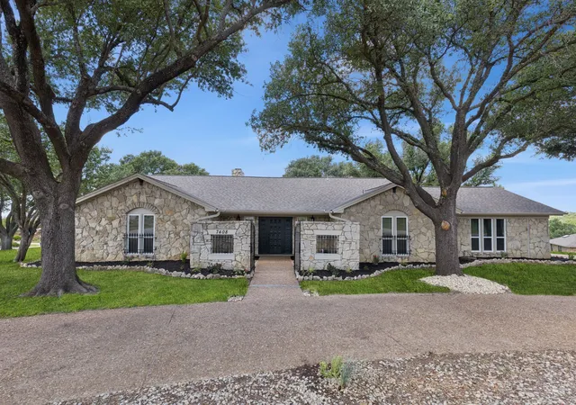 Photo 3 of Sale Pending at 7408 Golf Club Dr, Fort Worth, TX 76179 | MLS# 21180365 | Listing updated on 2026-09-15