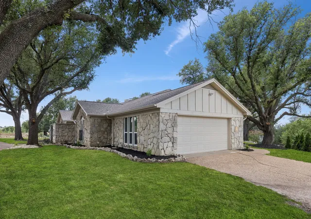 Photo 3 of Sale Pending at 7408 Golf Club Dr, Fort Worth, TX 76179 | MLS# 21180365 | Listing updated on 2026-09-15