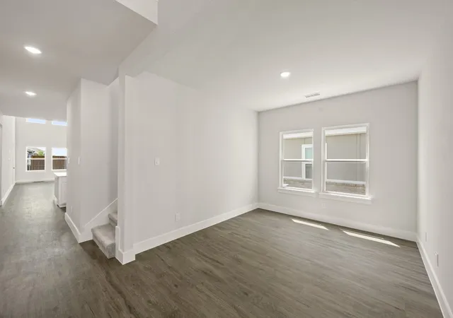 Photo 4 of Single family home for sale at 1724 Nesting Robin Ln, Krum, TX 76249 | MLS# 21180500 | Listing updated on 2026-10-06