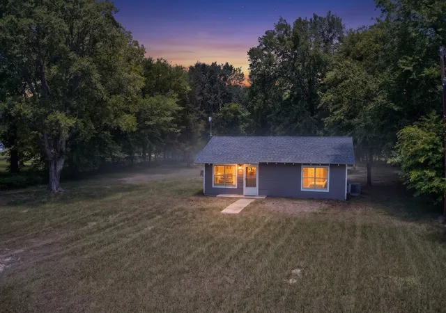 Photo 2 of Single family home for sale at 1586 Fm 2324, Emory, TX 75440 | MLS# 21180606 | Listing updated on 2026-09-10