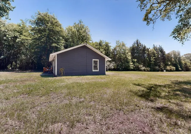 Photo 3 of Single family home for sale at 1586 Fm 2324, Emory, TX 75440 | MLS# 21180606 | Listing updated on 2026-09-10