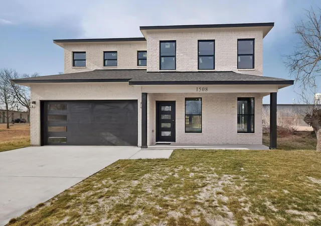 Photo 1 of Single family home for sale at 1508 Park St, Kaufman, TX 75142 | MLS# 21180142 | Listing updated on 2026-09-26