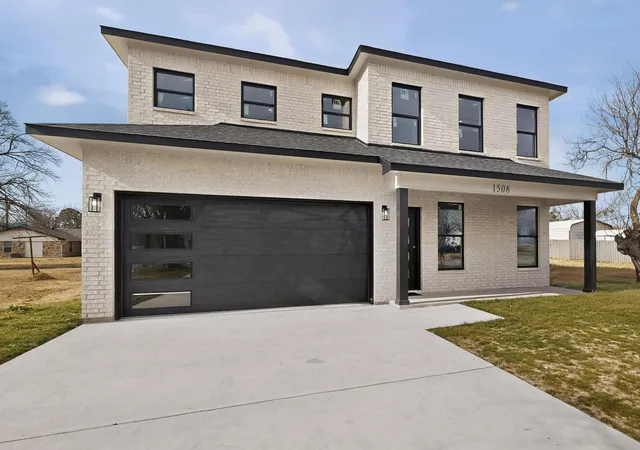 Photo 3 of Single family home for sale at 1508 Park St, Kaufman, TX 75142 | MLS# 21180142 | Listing updated on 2026-09-26