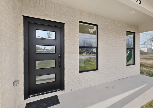 Photo 3 of Single family home for sale at 1508 Park St, Kaufman, TX 75142 | MLS# 21180142 | Listing updated on 2026-09-26