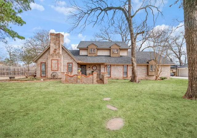 Photo 1 of Sale Pending at 835 39th St Se, Paris, TX | MLS# 21181170 | Listing updated on 2026-09-08