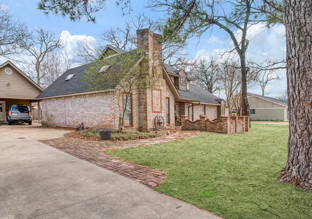 Photo 2 of Sale Pending at 835 39th St Se, Paris, TX | MLS# 21181170 | Listing updated on 2026-09-08