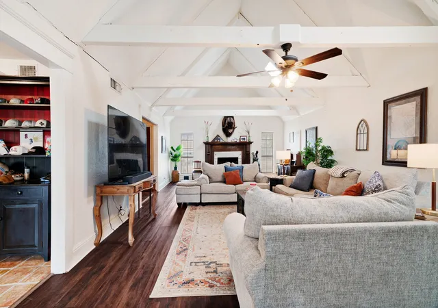 Photo 4 of Sale Pending at 835 39Th St Se, Paris, TX | MLS# 21181170 | Listing updated on 2026-09-08