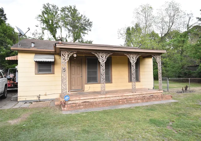 Photo 2 of Single family home for sale at 7033 Karen St, Shreveport, LA 71108 | MLS# 21180863 | Listing updated on 2026-07-29