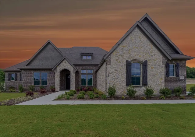 Photo 1 of Single family home for sale at 528 Lantana Dr, Weatherford, TX 76082 | MLS# 21181385 | Listing updated on 2026-10-07
