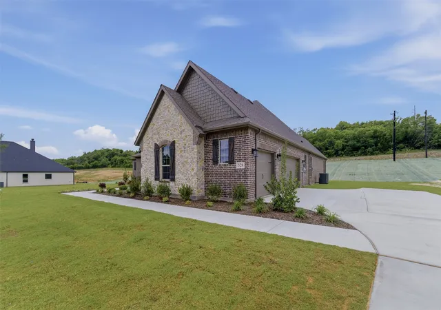 Photo 2 of Single family home for sale at 528 Lantana Dr, Weatherford, TX 76082 | MLS# 21181385 | Listing updated on 2026-10-07