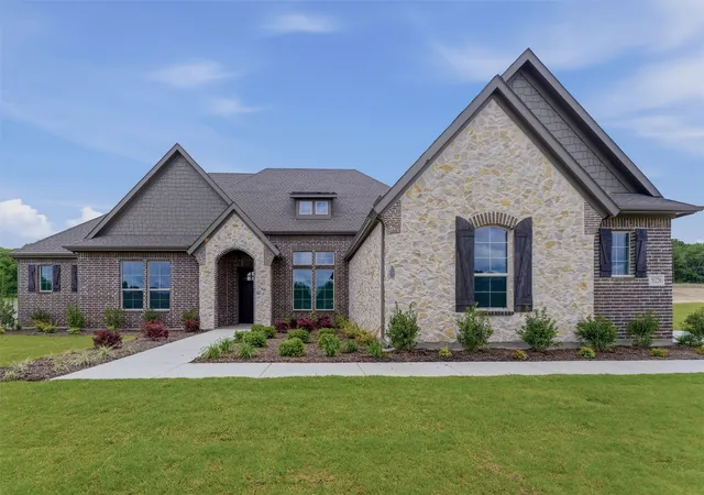 Photo 3 of Single family home for sale at 528 Lantana Dr, Weatherford, TX 76082 | MLS# 21181385 | Listing updated on 2026-10-07