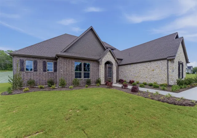 Photo 3 of Single family home for sale at 528 Lantana Dr, Weatherford, TX 76082 | MLS# 21181385 | Listing updated on 2026-10-07