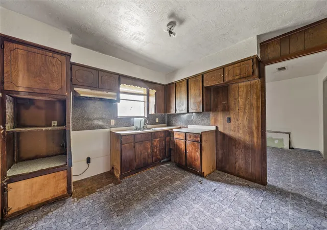Photo 3 of Sale Pending at 520 Quaid St, Marlin, TX 76661 | MLS# 21179421 | Listing updated on 2026-07-29