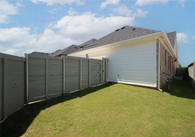 Photo 2 of Single family home for sale at 8768 Treeline Pkwy, Justin, TX 76247 | MLS# 21181686 | Listing updated on 2026-09-15