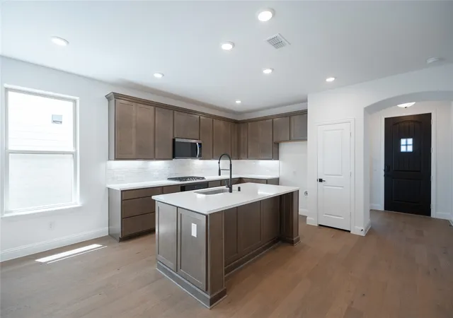 Photo 3 of Single family home for sale at 8768 Treeline Pkwy, Justin, TX 76247 | MLS# 21181686 | Listing updated on 2026-09-15