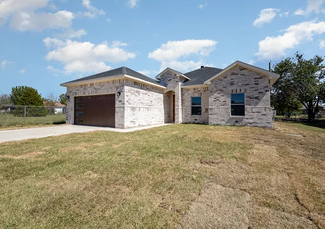 Photo 2 of Single family home for sale at 230 Flying Bridge Dr, Gun Barrel City, TX 75156 | MLS# 21182508 | Listing updated on 2026-09-14