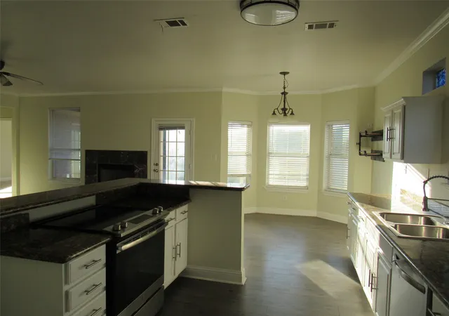 Photo 3 of Single family home for sale at 39220 Shadow Ridge Dr, Whitney, TX 76692 | MLS# 21182039 | Listing updated on 2026-09-09