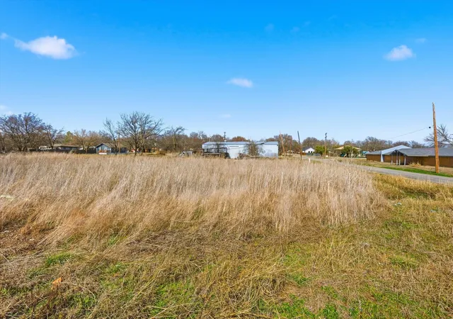 Photo 3 of Land for sale at 202 Pine St, Whitewright, TX 75491 | MLS# 21183299 | Listing updated on 2026-09-08