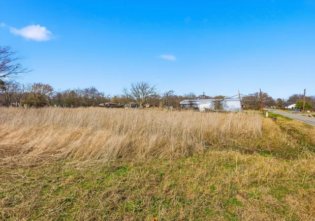 Photo 3 of Land for sale at 202 Pine St, Whitewright, TX 75491 | MLS# 21183299 | Listing updated on 2026-09-29