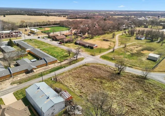 Photo 4 of Land for sale at 202 Pine St, Whitewright, TX 75491 | MLS# 21183299 | Listing updated on 2026-09-29