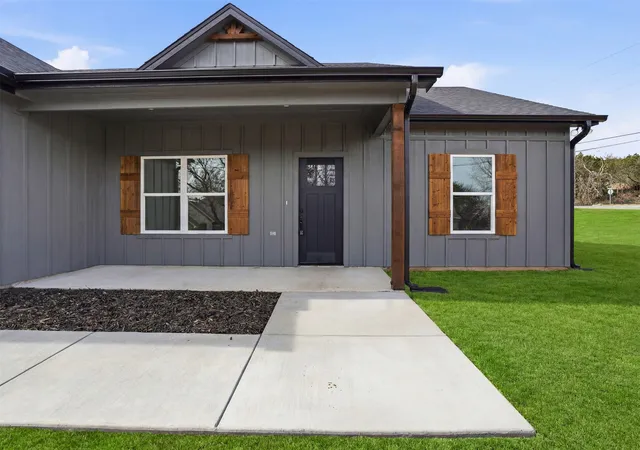 Photo 2 of Single family home for sale at 4300 Lucero Dr, Granbury, TX 76048 | MLS# 21181358 | Listing updated on 2026-09-09
