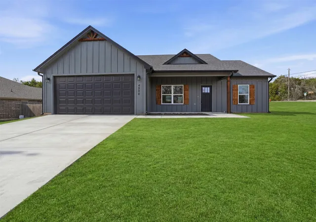 Photo 3 of Single family home for sale at 4300 Lucero Dr, Granbury, TX 76048 | MLS# 21181358 | Listing updated on 2026-09-09