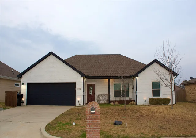 Photo 2 of Single family home for sale at 1711 Fred St, Greenville, TX 75401 | MLS# 21173023 | Listing updated on 2026-09-08