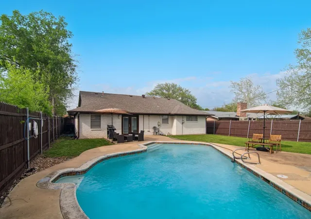 Photo 3 of Single family home for sale at 2404 17th St, Plano, TX 75074 | MLS# 21180888 | Listing updated on 2026-09-14