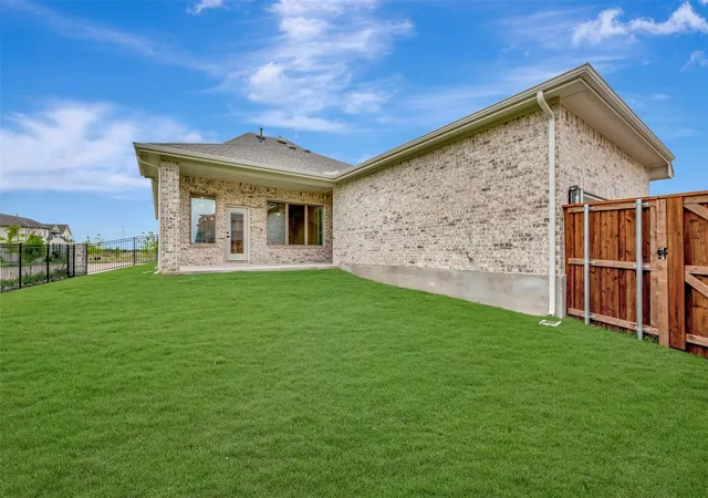 Photo 2 of Single family home for sale at 1100 Painted Lady Dr, Crowley, TX 76036 | MLS# 21184571 | Listing updated on 2026-10-06