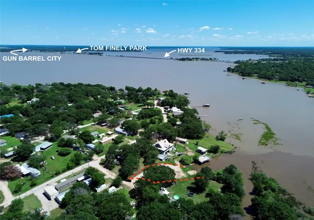 Photo 2 of Sale Pending at 706 Sandpiper Ct, Seven Points, TX 75143 | MLS# 21184930 | Listing updated on 2026-07-31