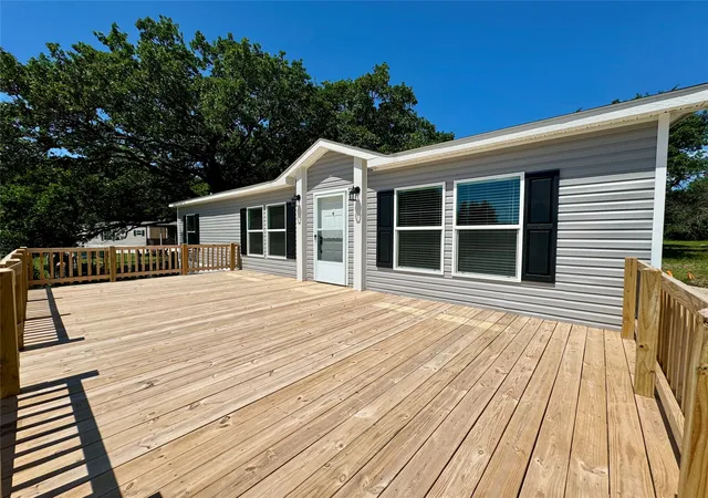 Photo 3 of Sale Pending at 706 Sandpiper Ct, Seven Points, TX 75143 | MLS# 21184930 | Listing updated on 2026-07-31