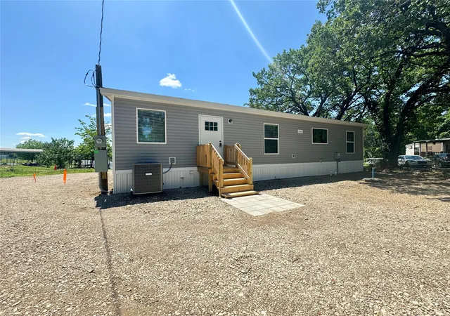 Photo 4 of Sale Pending at 706 Sandpiper Ct, Seven Points, TX 75143 | MLS# 21184930 | Listing updated on 2026-07-31