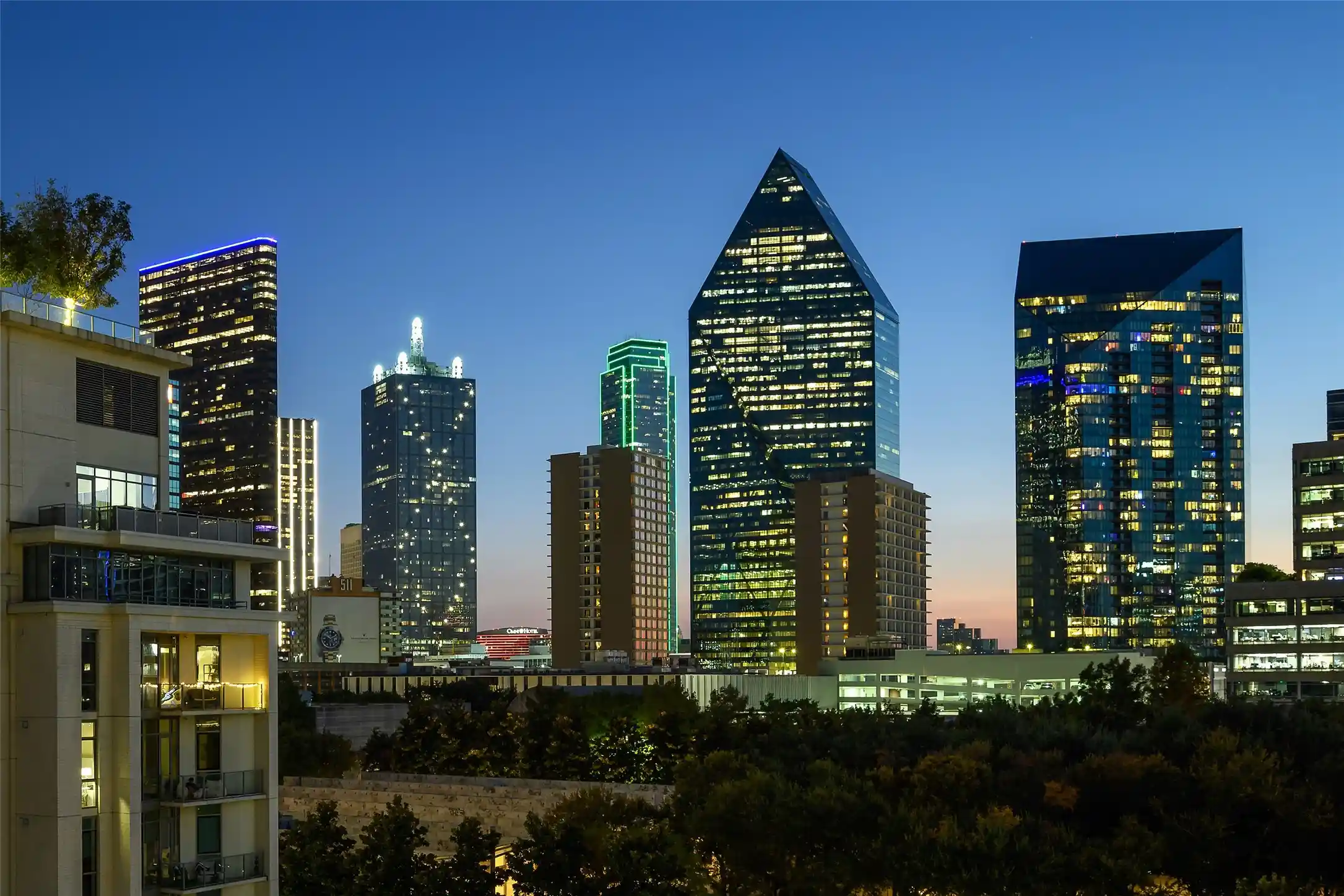 Listing Photo 2 - Condo for sale in Museum Tower located at 1918 Olive St, Dallas, TX 75201 - Unit #402
