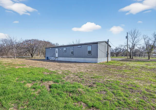 Listing Photo 5 - Condo for sale in building located at 104 4Th St, Alvin, TX 77511