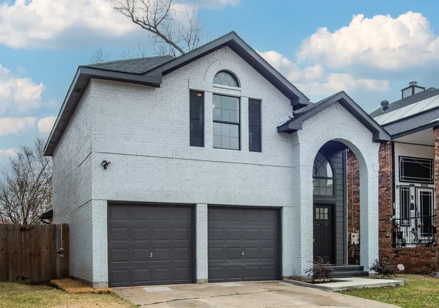 Photo 3 of Single family home for sale at 703 Meadowcreek Ct, Garland, TX 75043 | MLS# 21185621 | Listing updated on 2026-09-11
