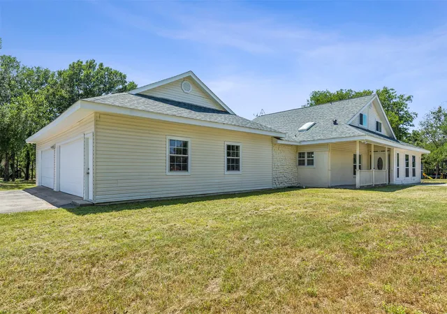 Photo 2 of Single family home for sale at 549 W Paloma Ct, Fort Worth, TX 76108 | MLS# 21185636 | Listing updated on 2026-09-11
