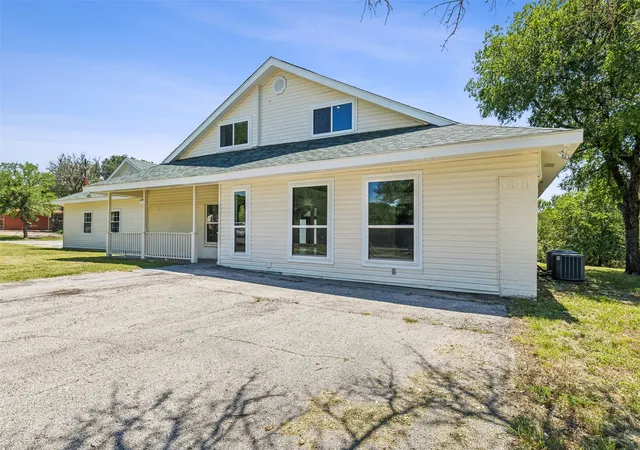 Photo 3 of Single family home for sale at 549 W Paloma Ct, Fort Worth, TX 76108 | MLS# 21185636 | Listing updated on 2026-09-11