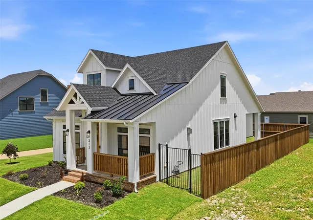 Photo 2 of Single family home for sale at 313 Dylan Wy, Midlothian, TX 76065 | MLS# 21161645 | Listing updated on 2026-10-07