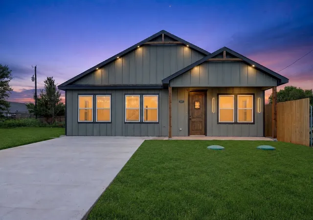 Photo 1 of Single family home for sale at 2921 Blackjack Ln, Granbury, TX 76048 | MLS# 21187127 | Listing updated on 2026-09-07