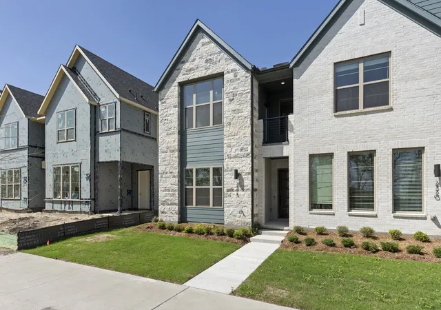 Photo 2 of Townhouse for sale at 2518 Campden Mews, Allen, TX 75013 | MLS# 21187732 | Listing updated on 2026-09-10