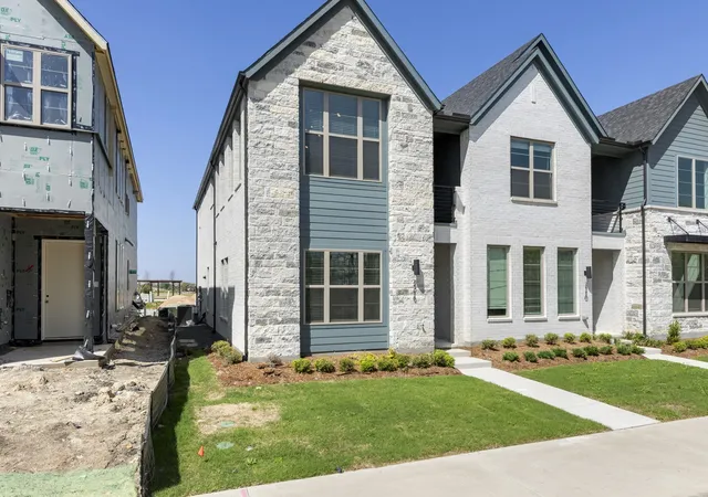 Photo 3 of Townhouse for sale at 2518 Campden Mews, Allen, TX 75013 | MLS# 21187732 | Listing updated on 2026-09-10