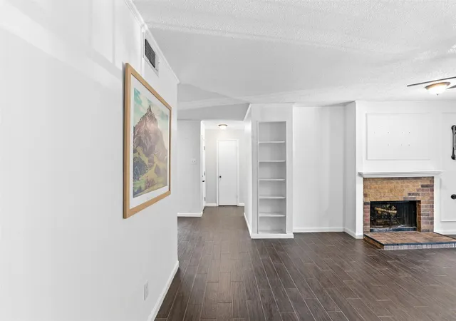 Listing Photo 4 - Condo for sale in building located at 8109 Skillman St, Dallas, TX 75231 - Unit #2002