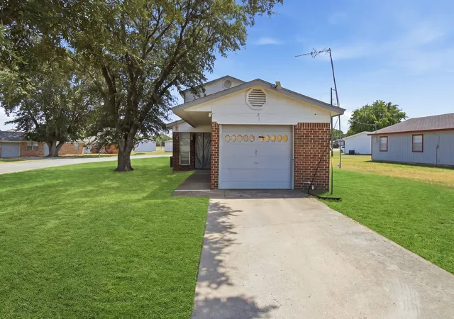 Photo 1 of Single family home for sale at 1537 Coral Cut Off, Azle, TX 76020 | MLS# 21187250 | Listing updated on 2026-10-02