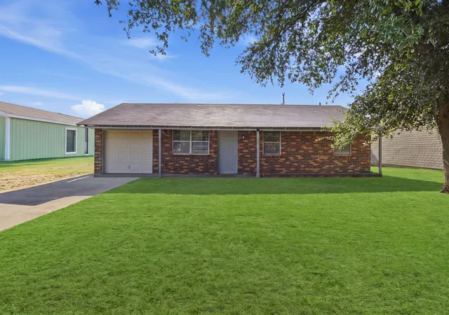 Photo 1 of Sale Pending at 1836 Coral Rd, Azle, TX 76020 | MLS# 21187184 | Listing updated on 2026-09-30